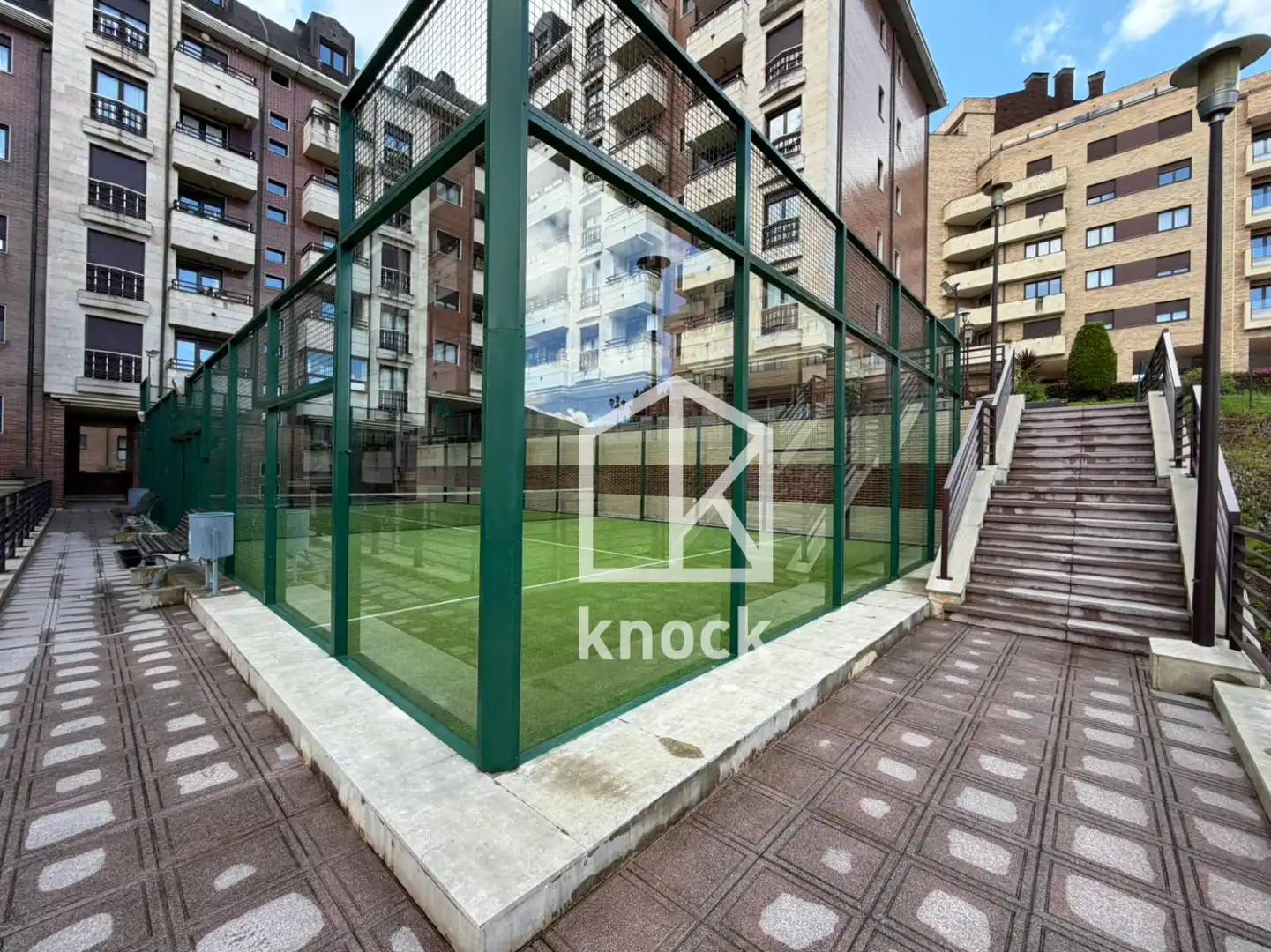 Terraza de Piso en venta en Oviedo  con Calefacción, Jardín privado y Trastero