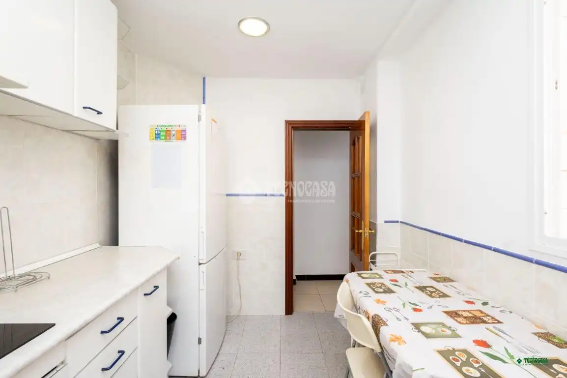 Cocina de Piso en venta en Almería con Calefacción y Balcón