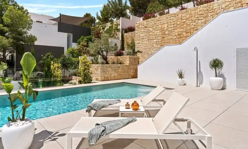 Xalet amb piscina en venda a Calle  Cornisa Alta