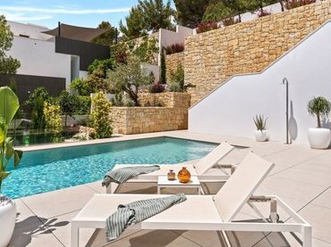 Villa mit Pool zum Verkauf in Calle  Cornisa Alta
