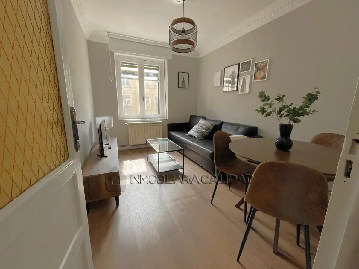 Living room of Flat for rent in Burgos  with Heating and Furnished