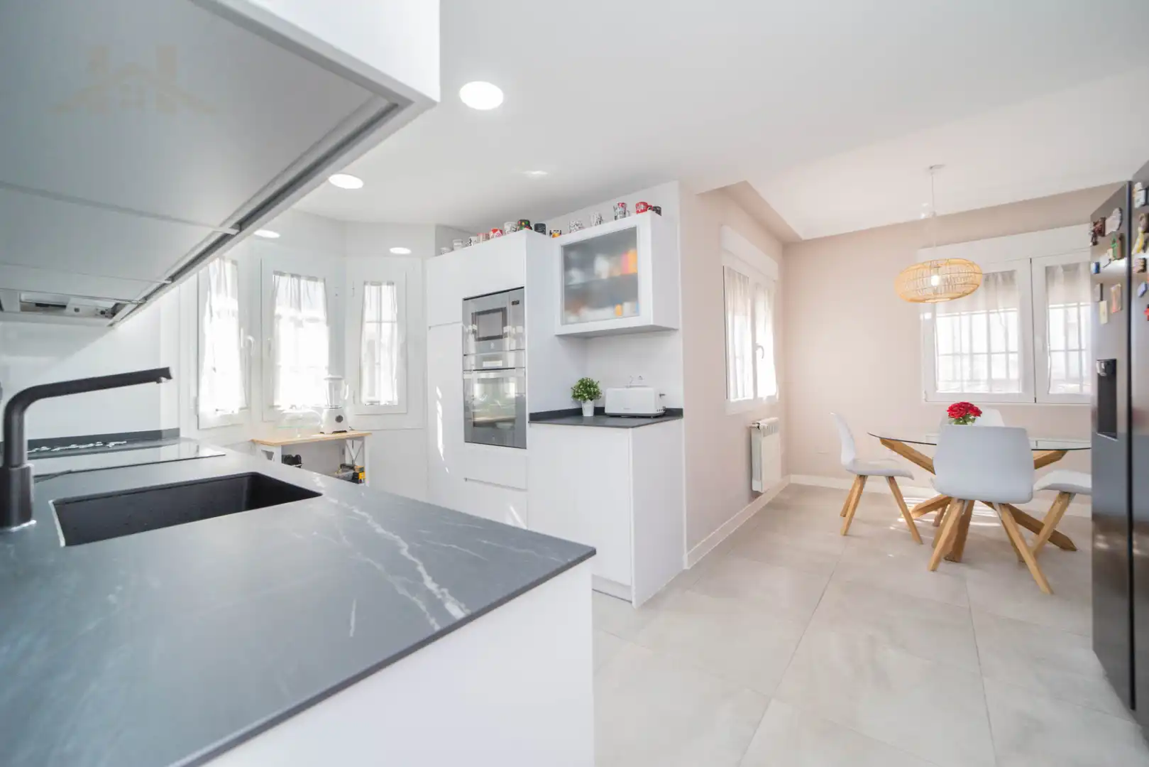 Kitchen of Houses for sale in Moraleja de Enmedio, Madrid