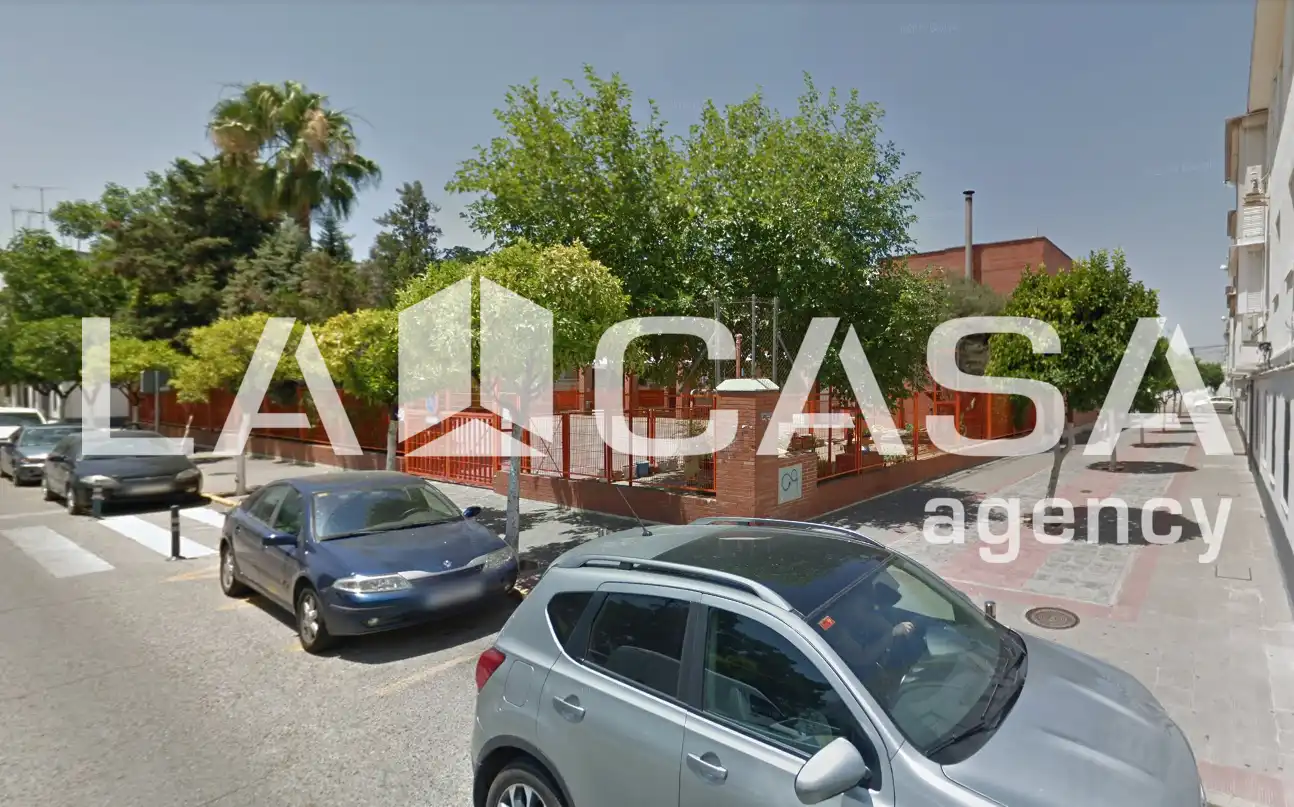 Aparcament de Pis en venda en Dos Hermanas amb Aire condicionat