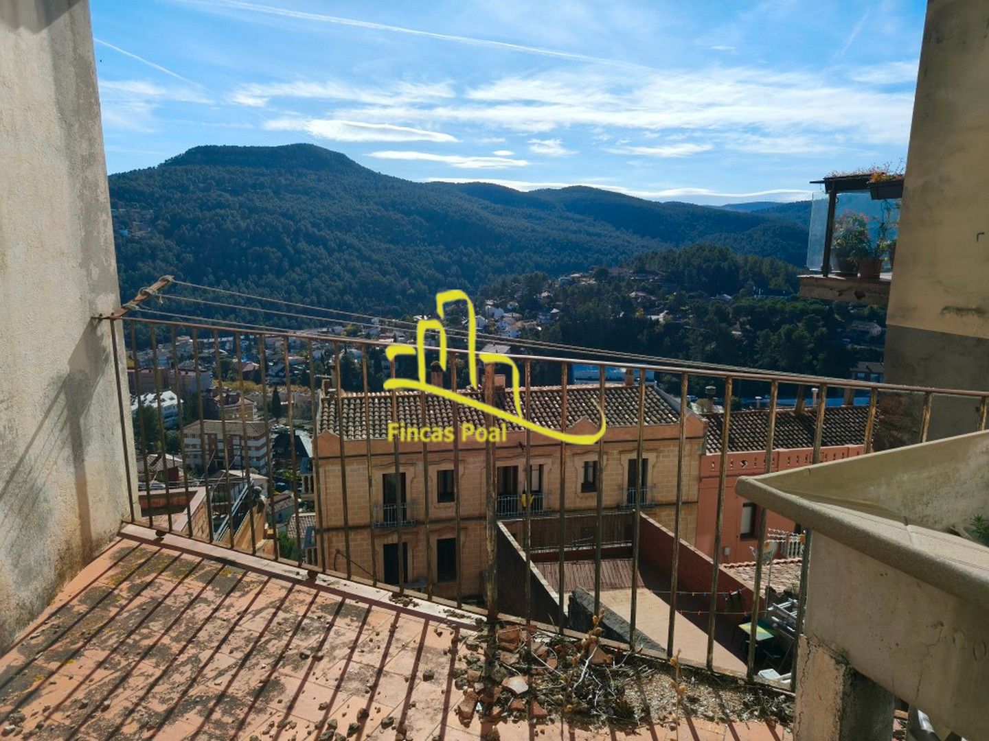 Vista exterior de Casa o xalet en venda en Corbera de Llobregat amb Terrassa i Balcó