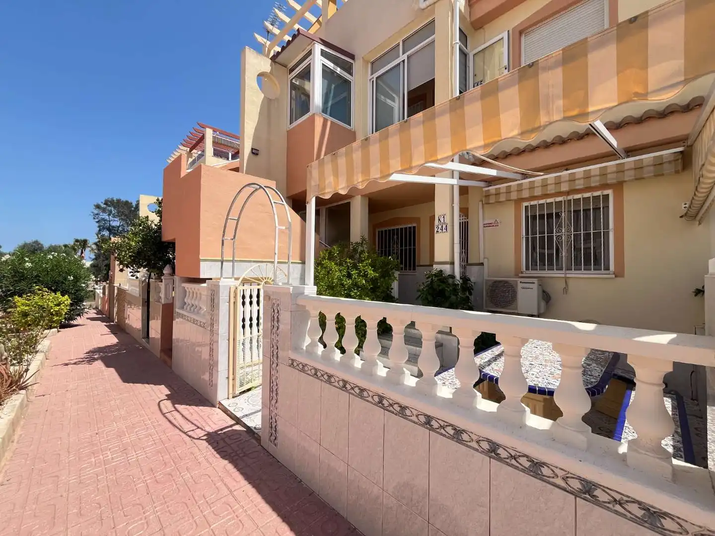 Vista exterior de Apartamento en venta en Orihuela con Aire acondicionado, Terraza y Piscina