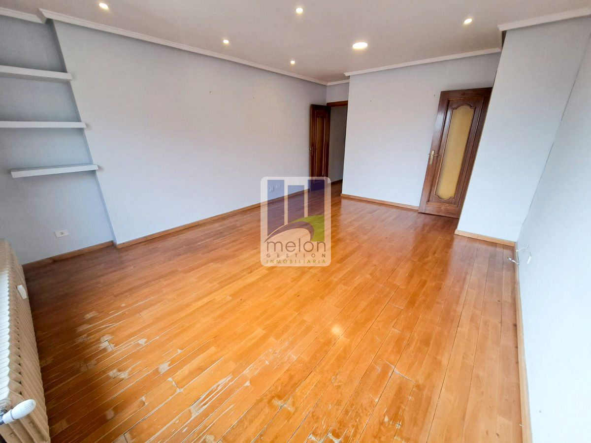 Living room of Flat for sale in Burgos Capital  with Storage room