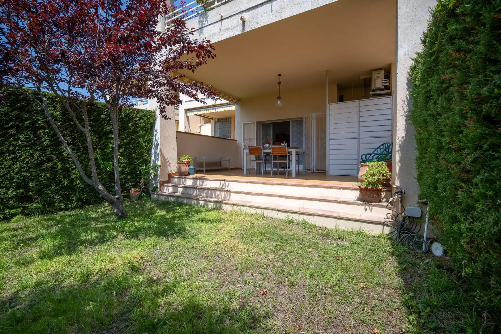 Terrasse von Erdgeschoss zur Miete in Castell d'Aro, Platja d'Aro i s'Agaró mit Klimaanlage, Heizung und Privatgarten