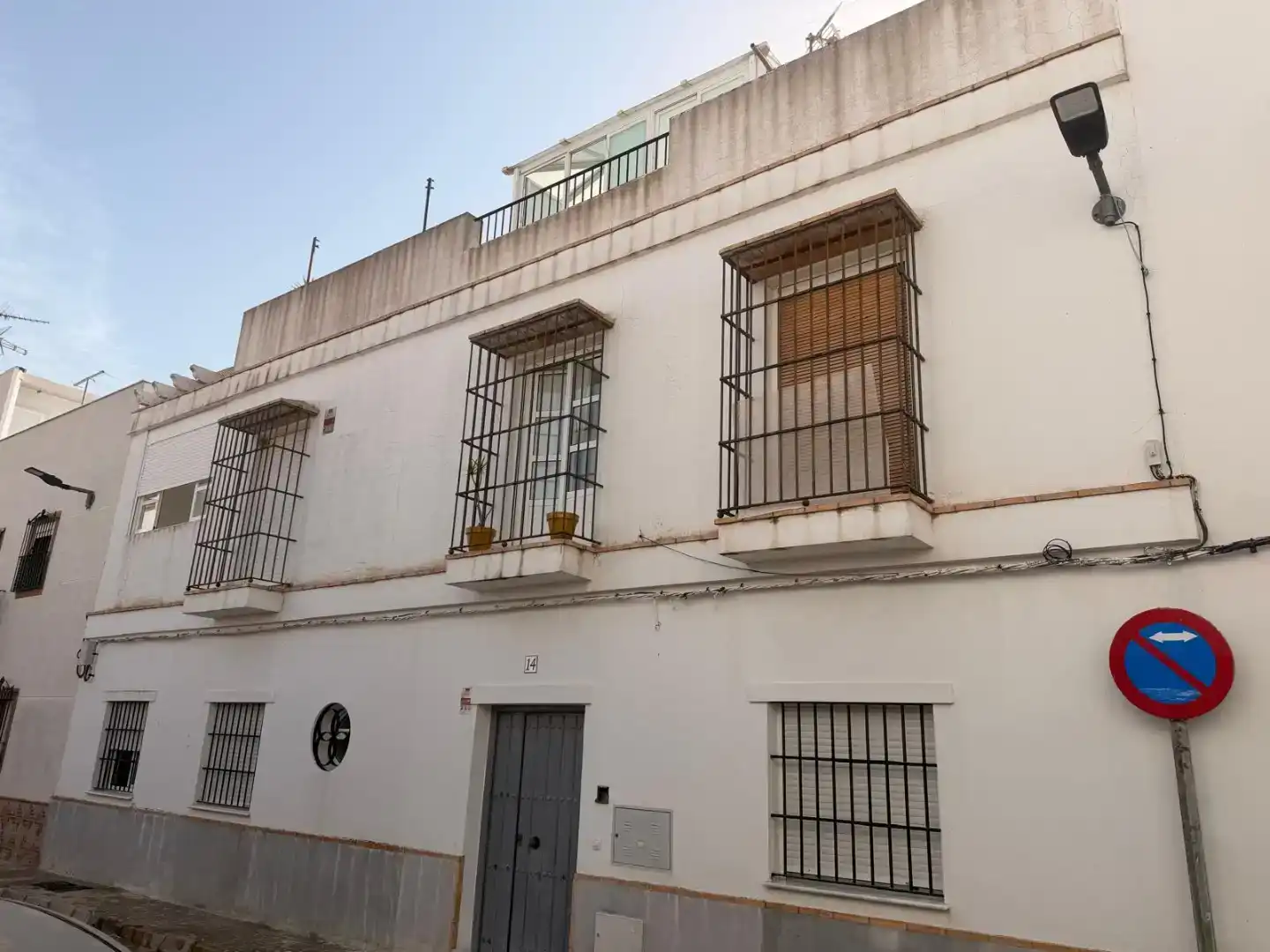 Vista exterior de Casa adosada en venda en Chipiona amb Aire condicionat i Balcó