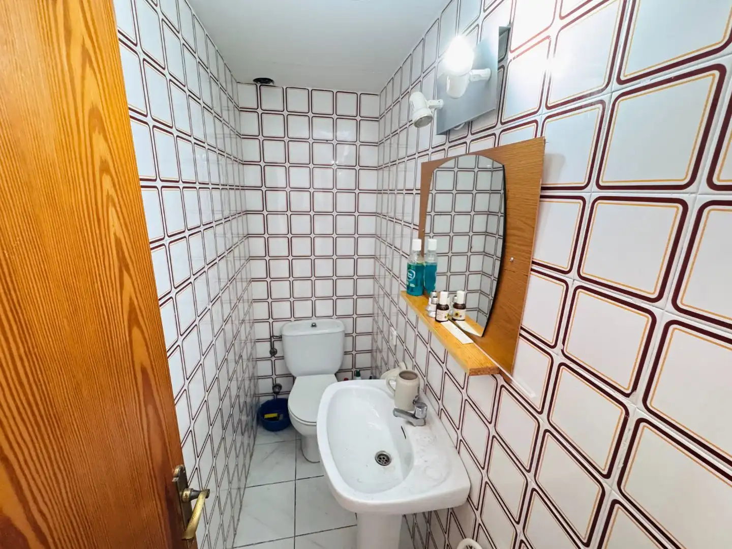 Badezimmer von Geschaftsraum zum Verkauf in  Palma de Mallorca mit Klimaanlage, Heizung und Terrasse
