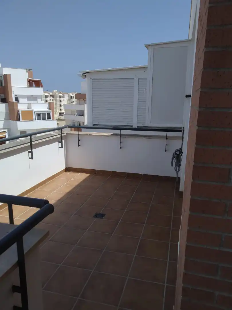 Terrassa de Pis de lloguer en Roquetas de Mar amb Aire condicionat, Calefacció i Terrassa