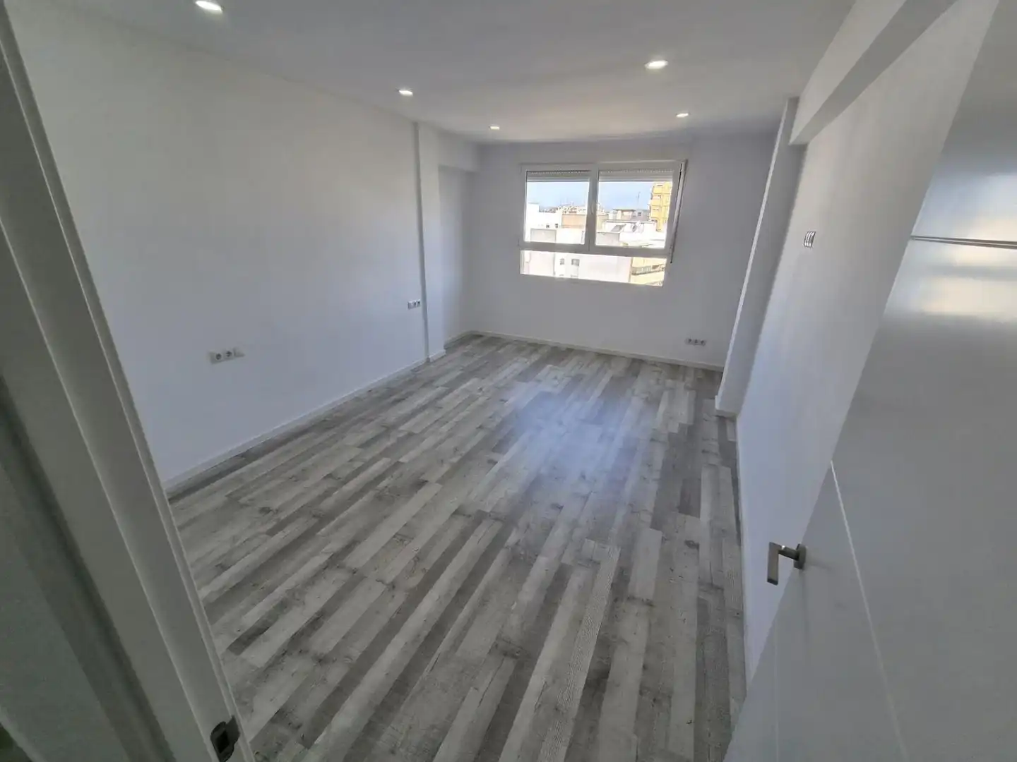 Dormitori de Pis de lloguer en Vila-real amb Parquet i Terrassa