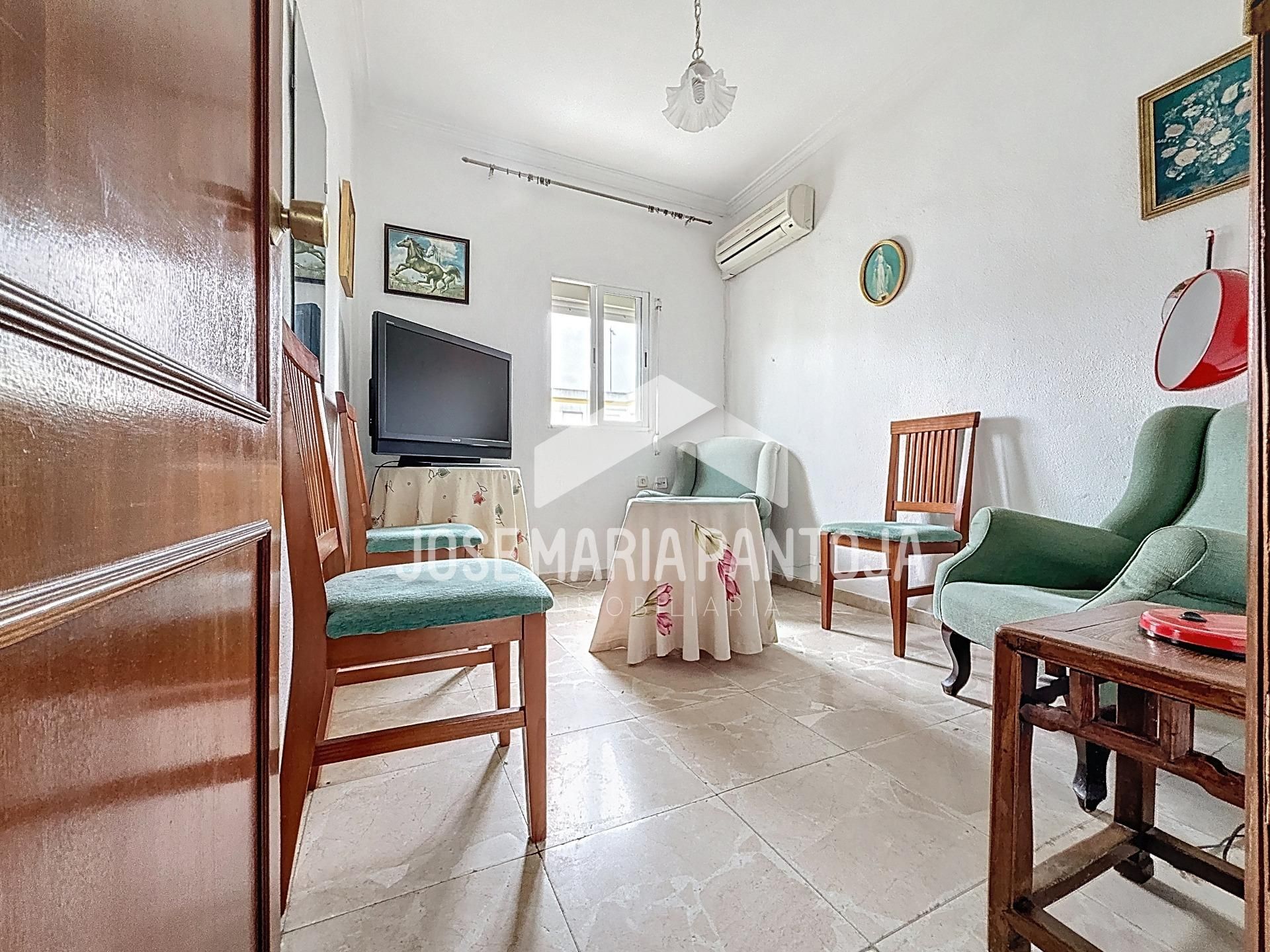 Sala d'estar de Pis en venda en Jerez de la Frontera amb Balcó