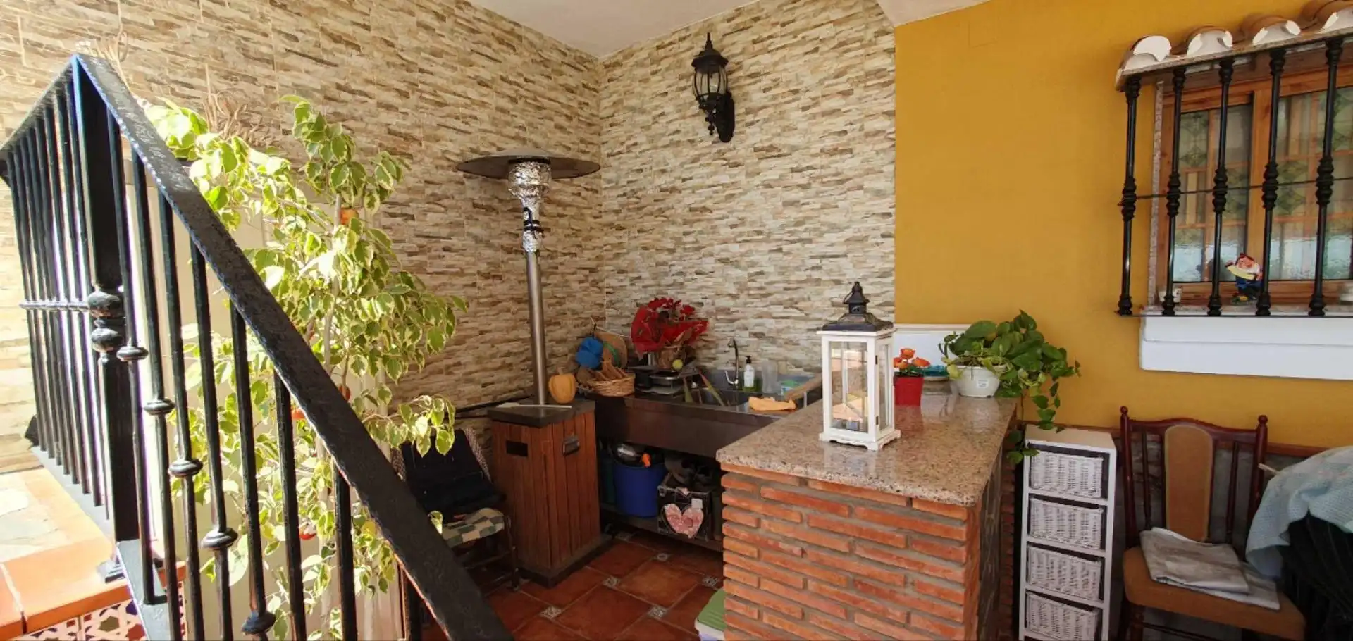 Cuina de Finca rústica en venda en Málaga amb Aire condicionat, Calefacció i Jardí privat