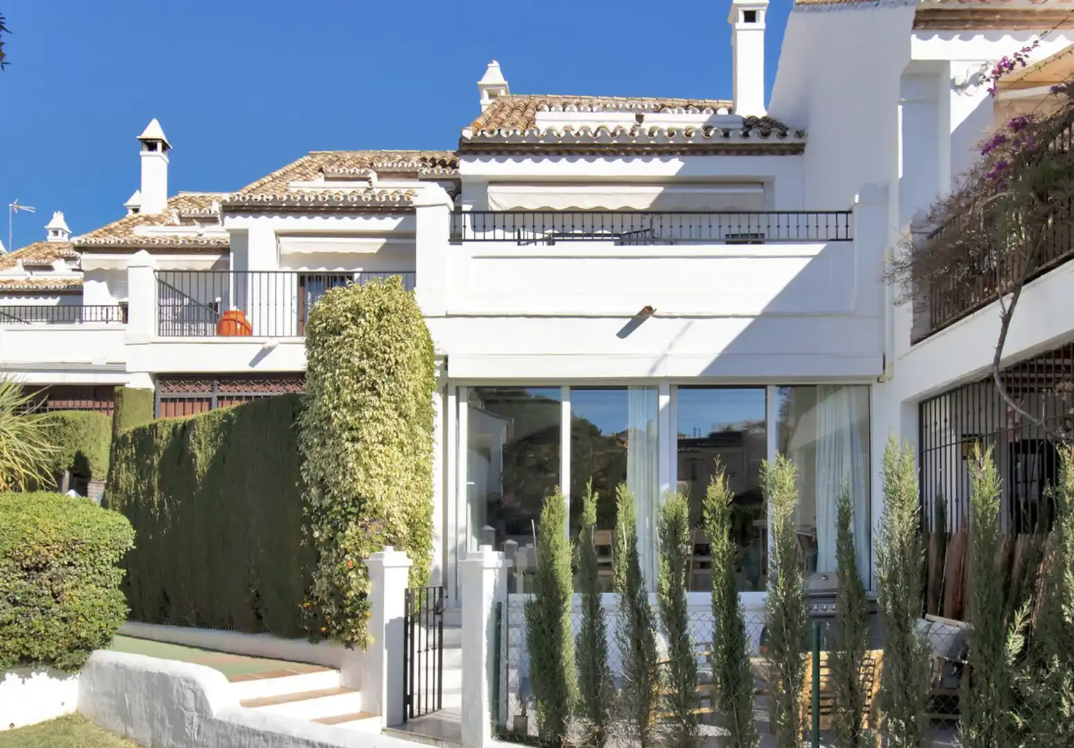 Vista exterior de Casa adosada en venta en Marbella con Aire acondicionado, Jardín privado y Terraza