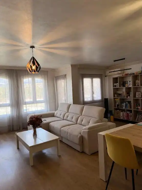 Wohnzimmer von Wohnung zum Verkauf in Marbella mit Klimaanlage, Heizung und Privatgarten