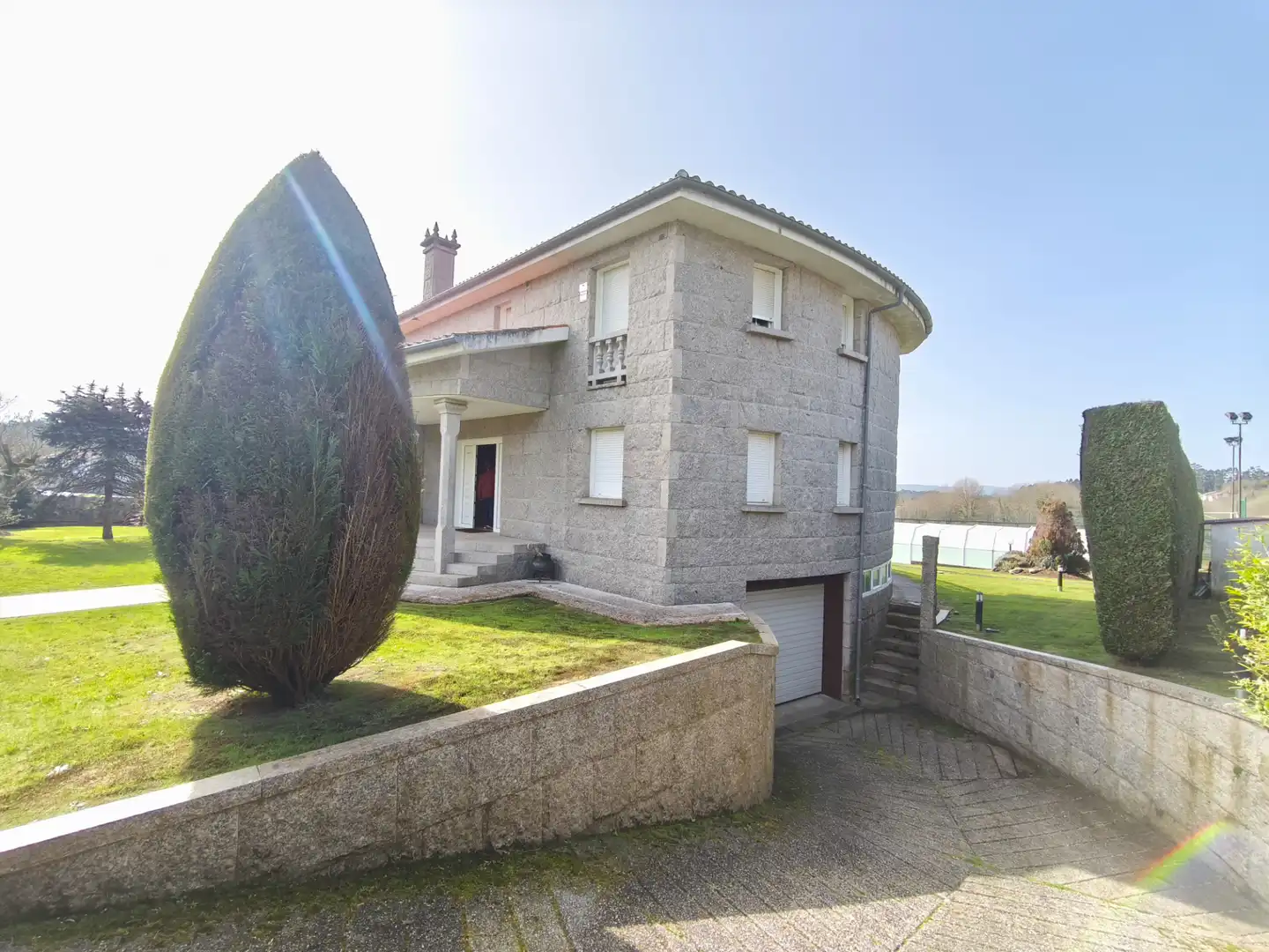 Vista exterior de Casa o xalet en venda en Santiago de Compostela  amb Calefacció, Jardí privat i Terrassa