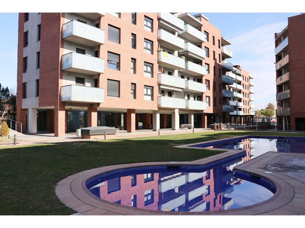 Swimming pool of Flat for sale in Manresa  with Air Conditioner, Heating and Storage room