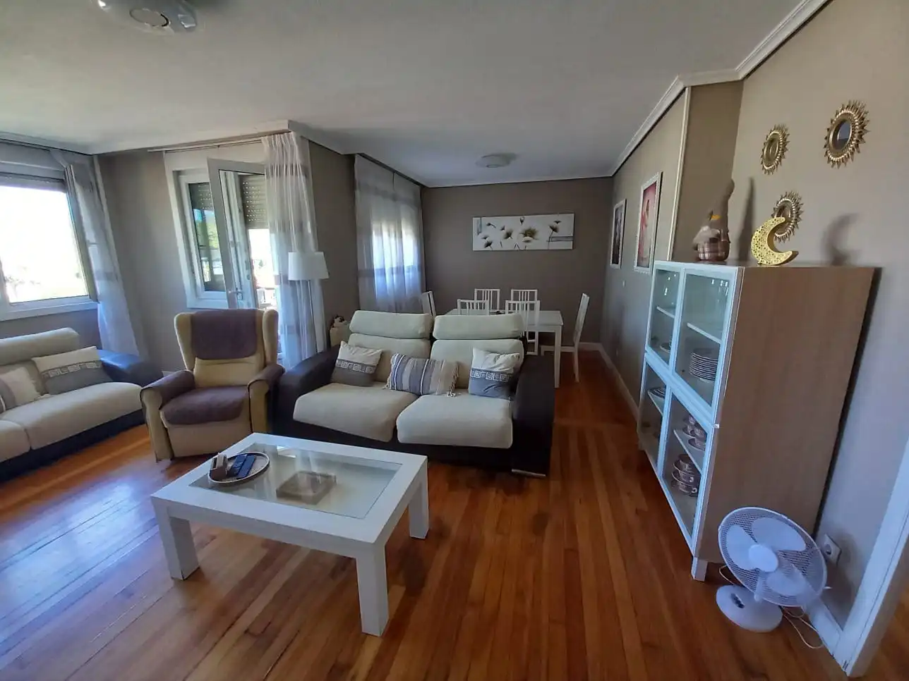 Sala de estar de Piso en venta en Torrelavega  con Calefacción, Jardín privado y Trastero