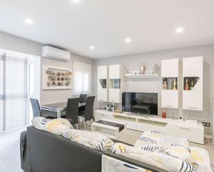 Living room of Apartment to share in  Barcelona Capital  with Air Conditioner and Terrace