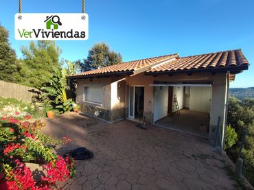 Casa con balcone in vendita a Carrer de la Farigola 40