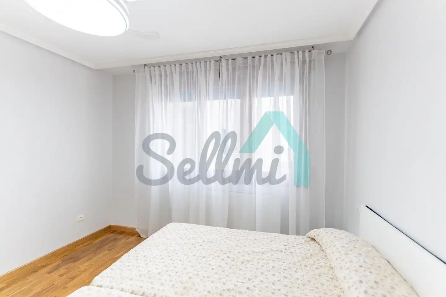 Habitación de Piso de alquiler en Oviedo  con Calefacción, Parquet y Terraza