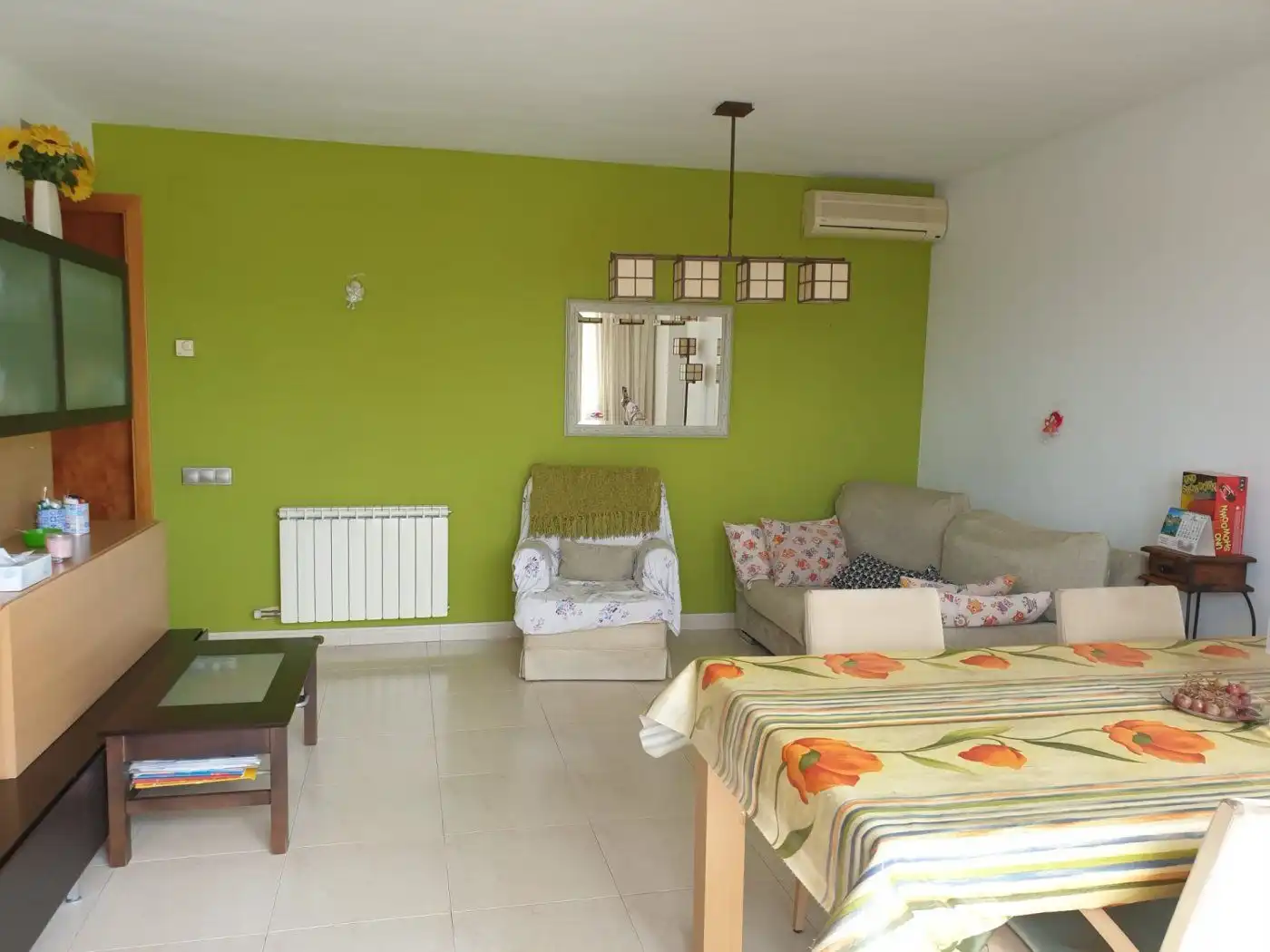 Sala de estar de Dúplex en venta en Terrassa con Aire acondicionado, Trastero y Amueblado