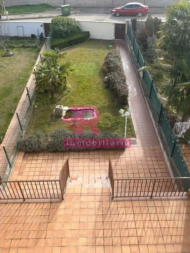 Jardín de Casa adosada en venta en Cabrerizos con Calefacción, Jardín privado y Piscina comunitaria