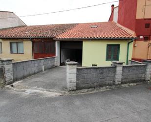 Vista exterior de Casa o xalet en venda en Los Corrales de Buelna 