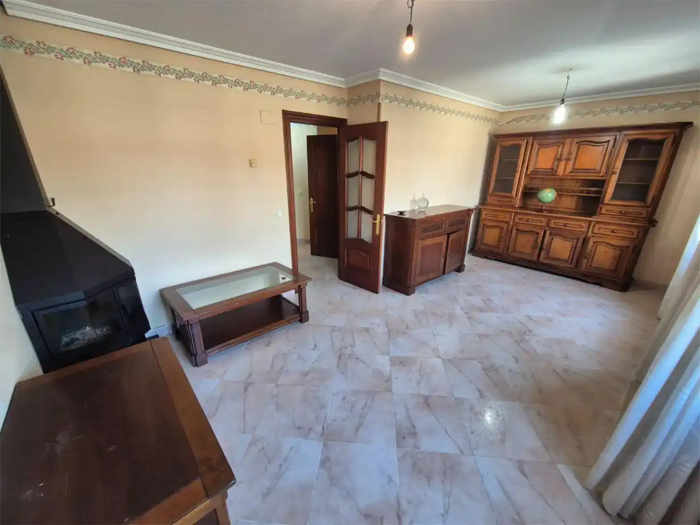 Sala de estar de Casa adosada en venta en Oviedo  con Parquet y Balcón