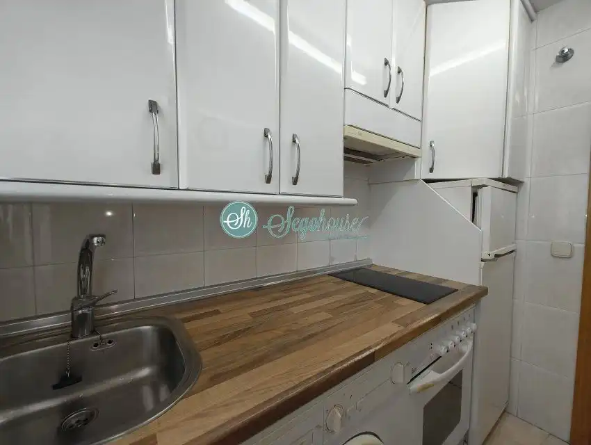 Cocina de Piso de alquiler en San Cristóbal de Segovia con Calefacción, Parquet y Amueblado