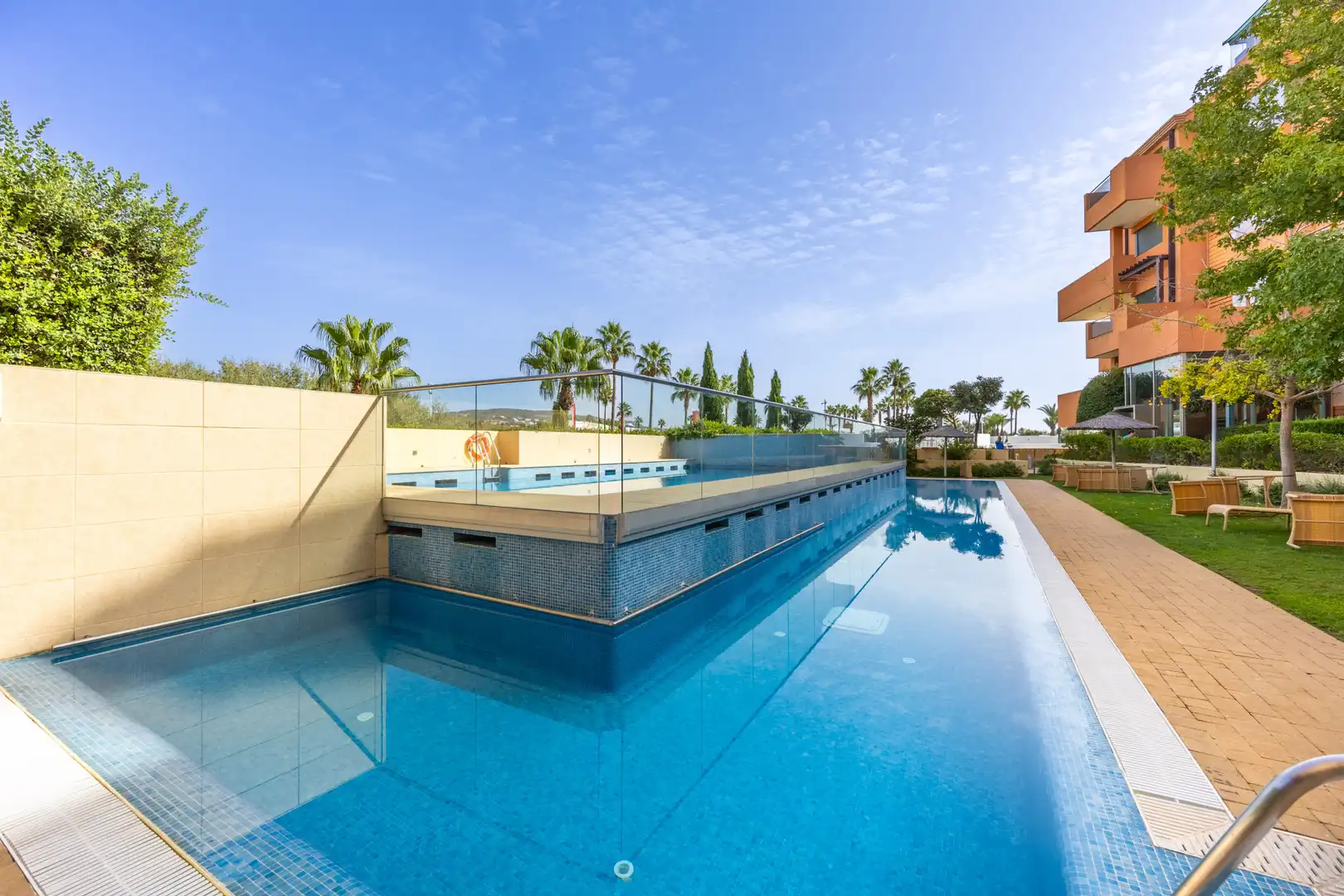 Piscina de Planta baja en venta en Sotogrande con Aire acondicionado, Jardín privado y Terraza
