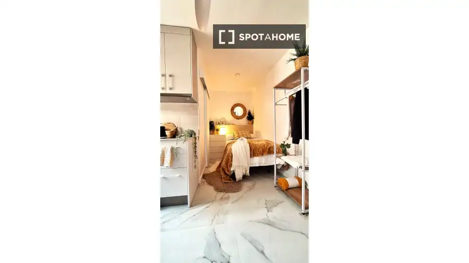 Bedroom of Study for share in Sevilla  with Air Conditioner, Heating and Terrace