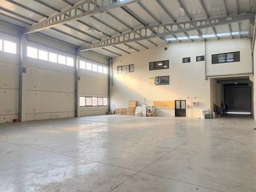 Nau industrial de lloguer a Rua M Angeles Gandara