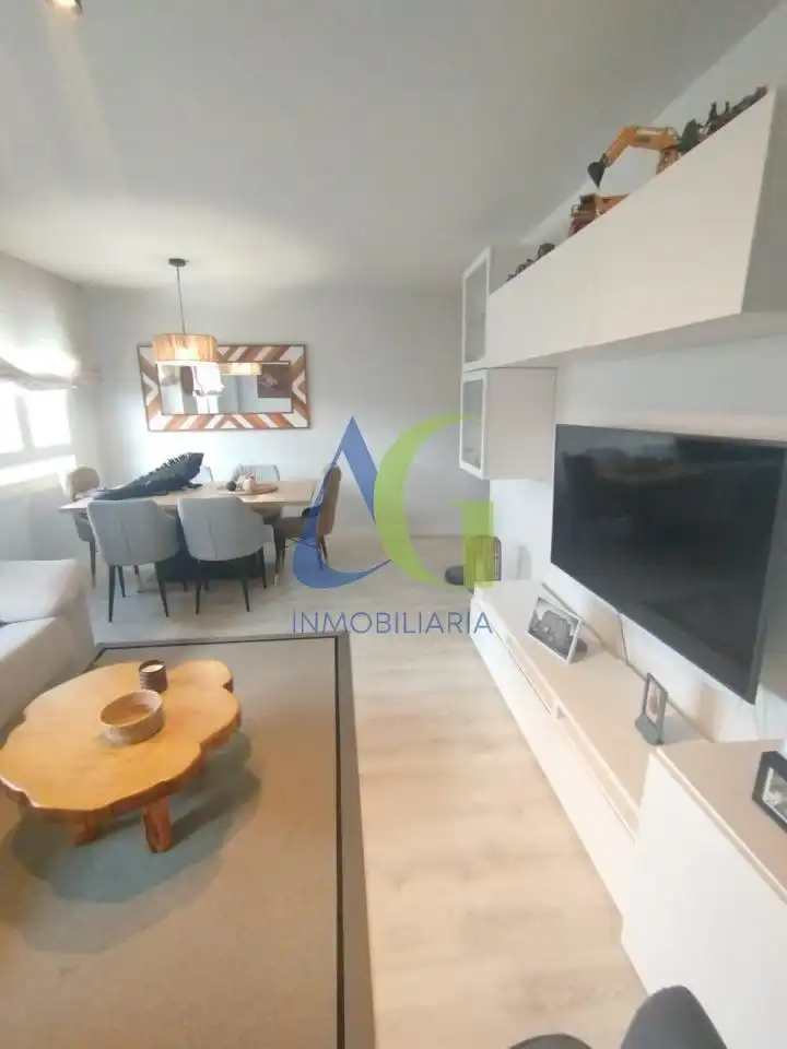 Living room of Flat for sale in Villaquilambre  with Heating, Parquet flooring and Terrace
