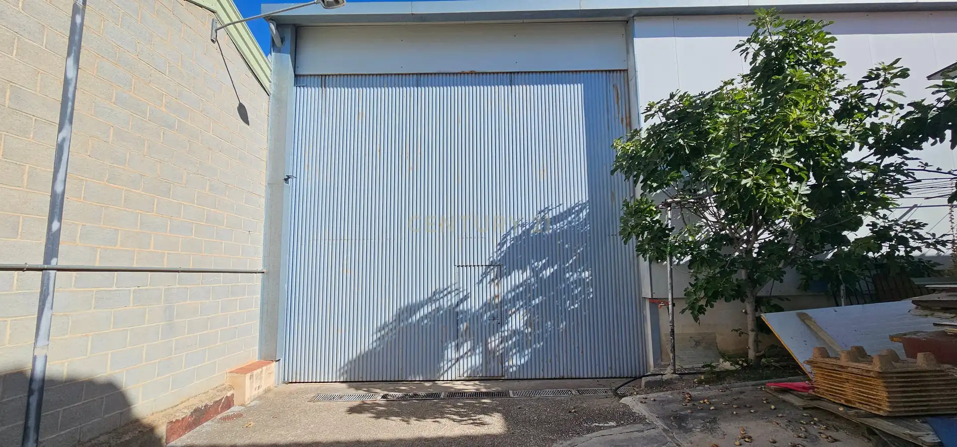 Vista exterior de Edificio en venta en Gójar