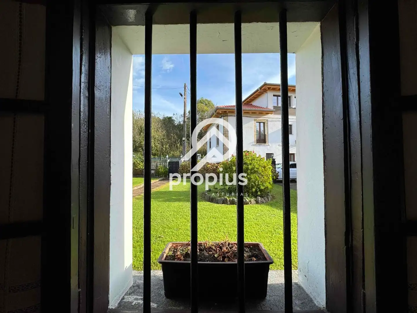 Vista exterior de Casa o chalet en venta en Parres con Calefacción, Jardín privado y Parquet
