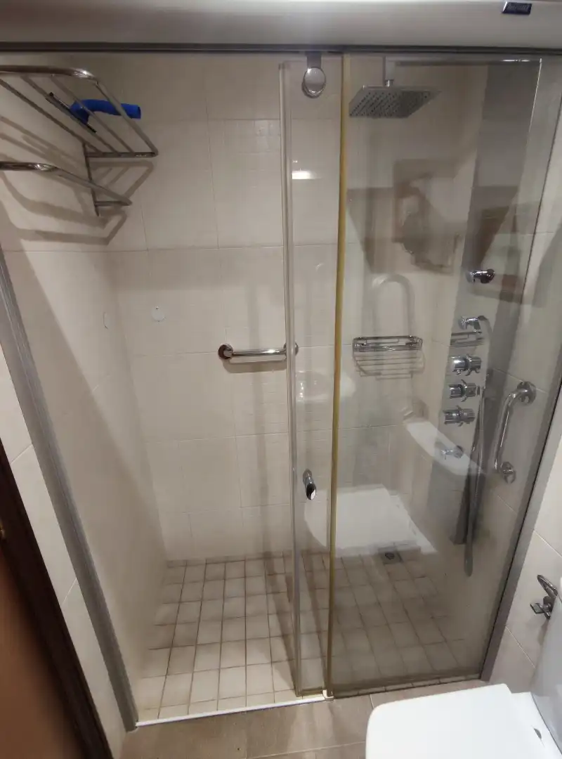 Baño de Piso de alquiler en Lleida con Aire acondicionado, Calefacción y Amueblado