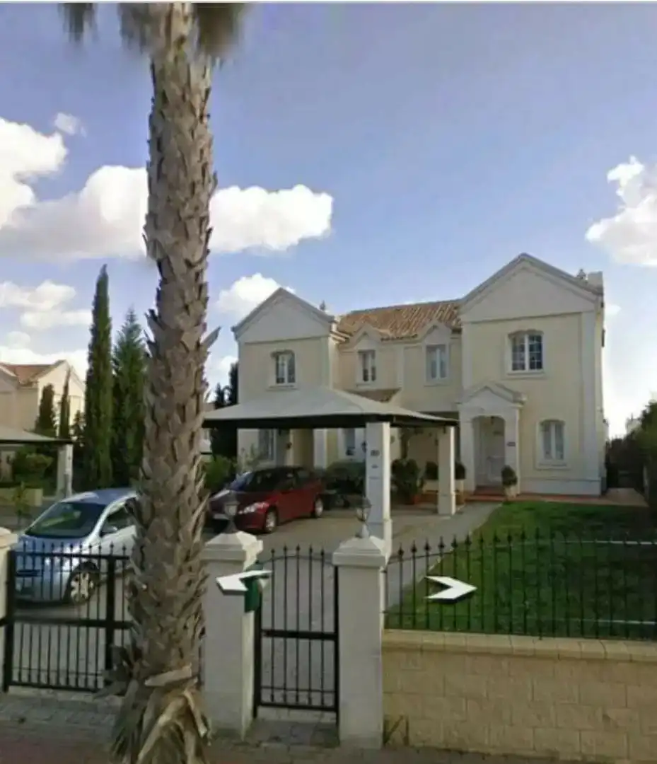 Vista exterior de Casa o xalet en venda en La Alcaidesa amb Balcó