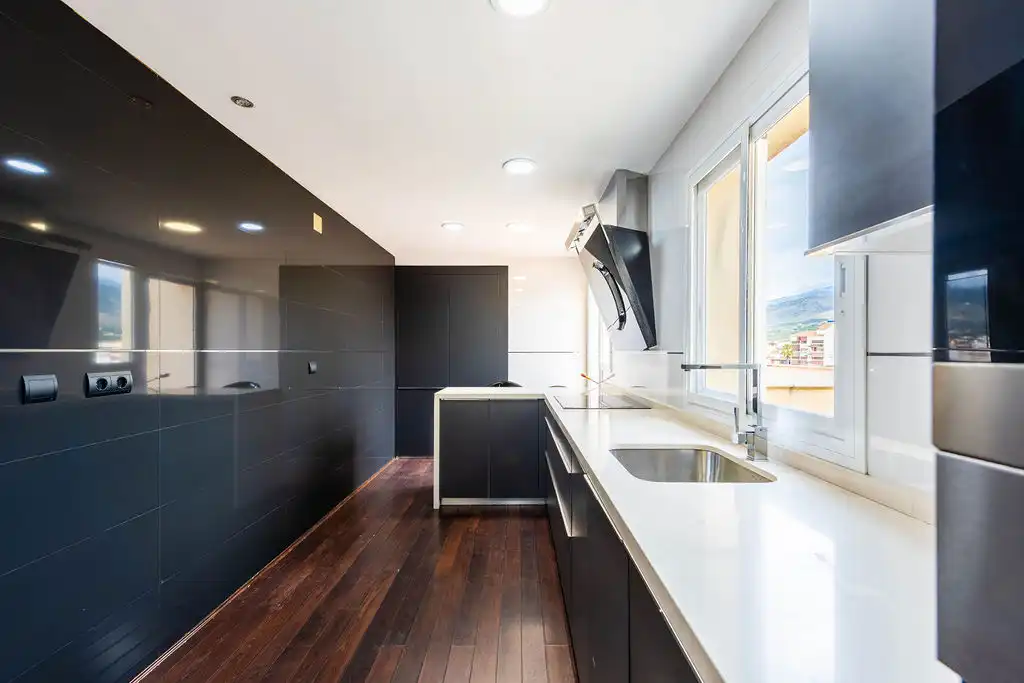 Cuina de Apartament en venda en Vélez-Málaga amb Aire condicionat i Moblat