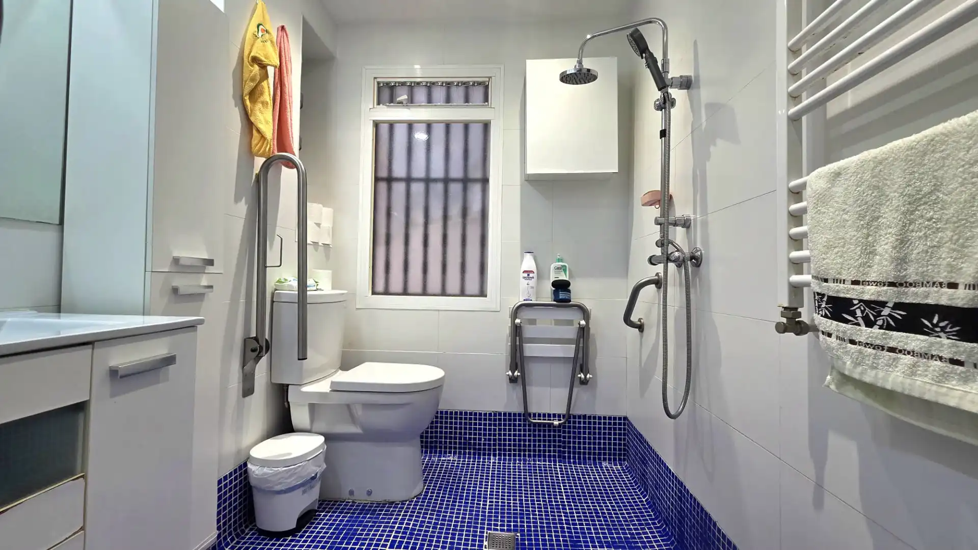Baño de Piso en venta en Parla con Aire acondicionado, Calefacción y Terraza