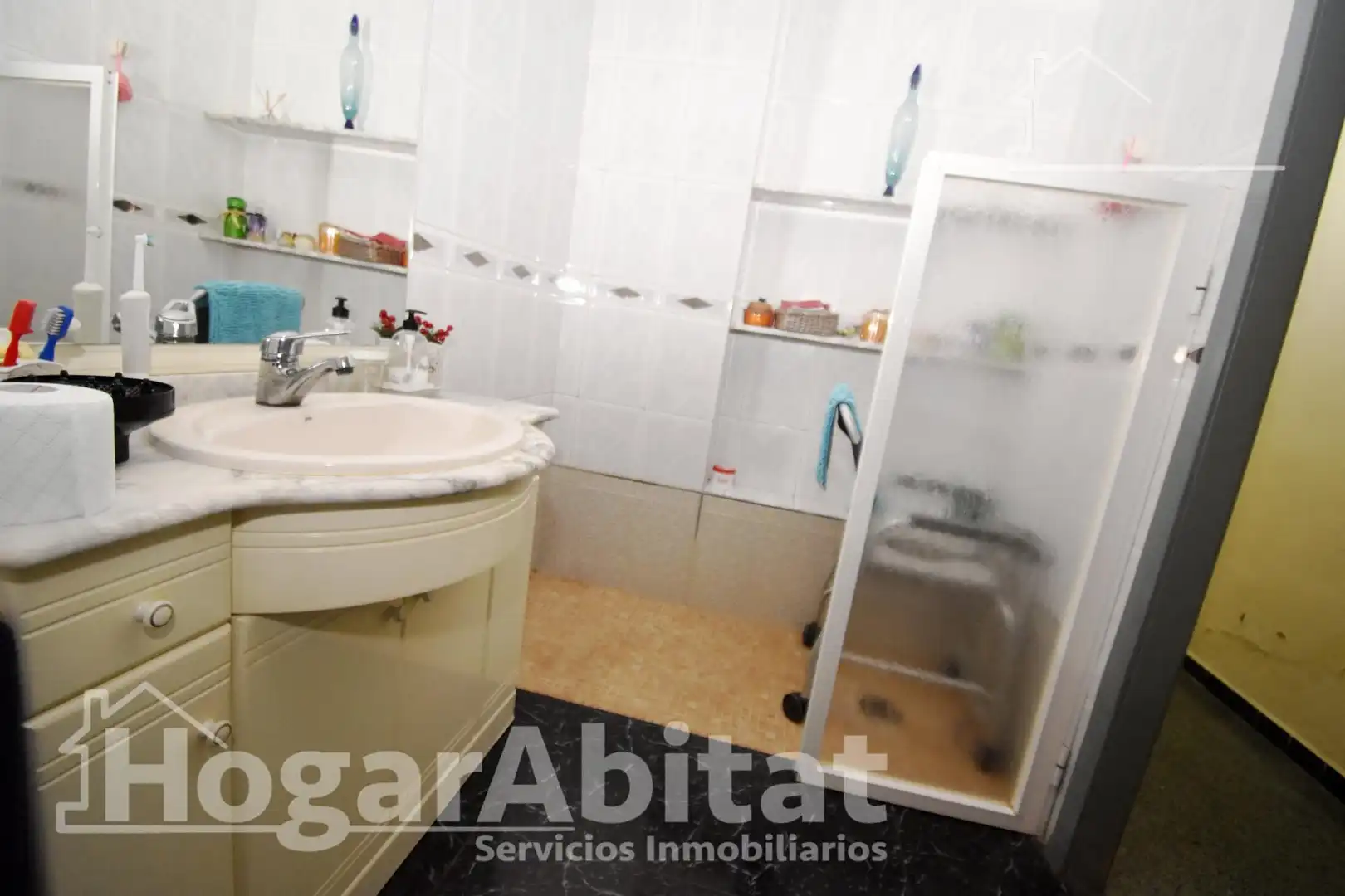 Badezimmer von Wohnung zum Verkauf in Alzira mit Klimaanlage, Terrasse und Möbliert