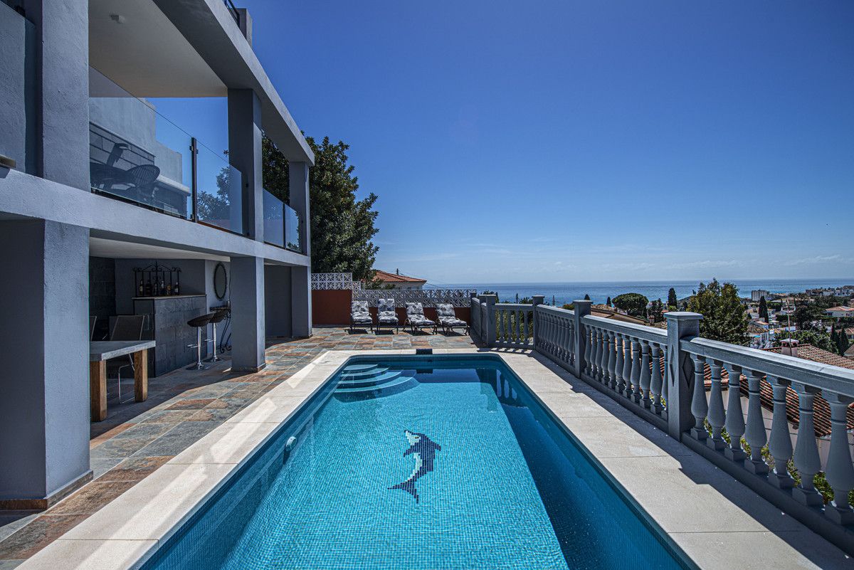 Swimming pool of House or chalet for sale in Fuengirola  with Air Conditioner, Heating and Private garden