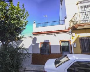 Exterior view of Single-family semi-detached for sale in  Sevilla Capital