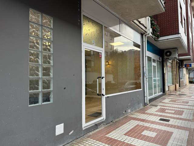 Local comercial en Alquiler en Los Corrales de Buelna - Avenida de España, 5 en Los Corrales de Buelna