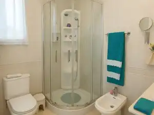Bany de Casa adosada en venda en Marmolejo amb Jardí privat, Terrassa i Balcó