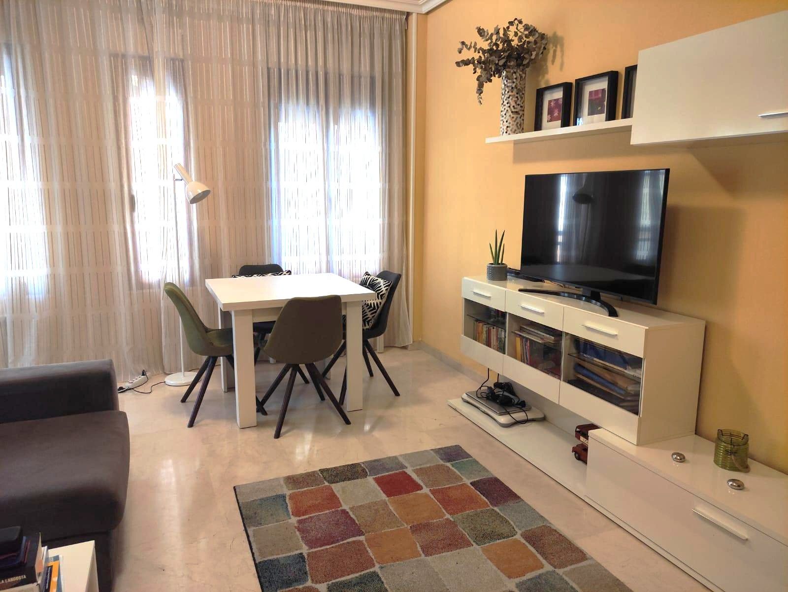 Sala d'estar de Apartament de lloguer en Cáceres Capital amb Calefacció, Traster i Moblat