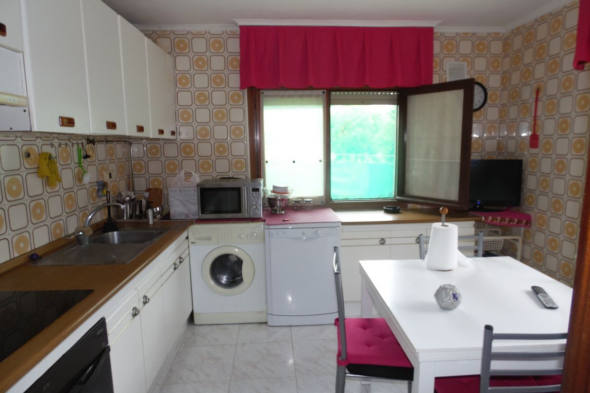 Cuina de Casa o xalet en venda en Medina de Pomar amb Calefacció i Jardí privat