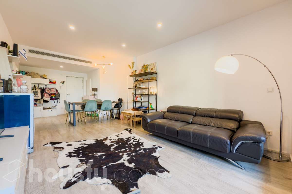 Living room of Flat for sale in L'Hospitalet de Llobregat  with Air Conditioner, Terrace and Storage room