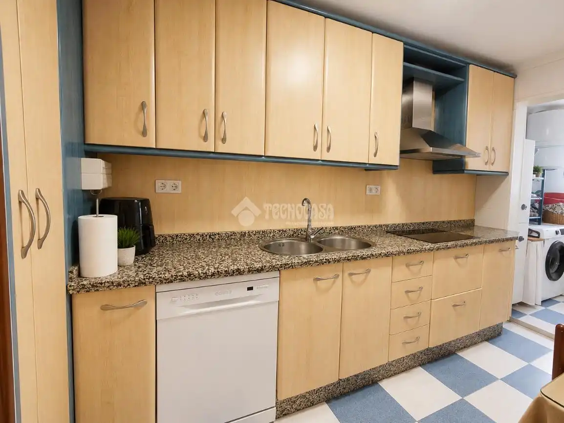 Cocina de Piso en venta en Sevilla con Jardín privado
