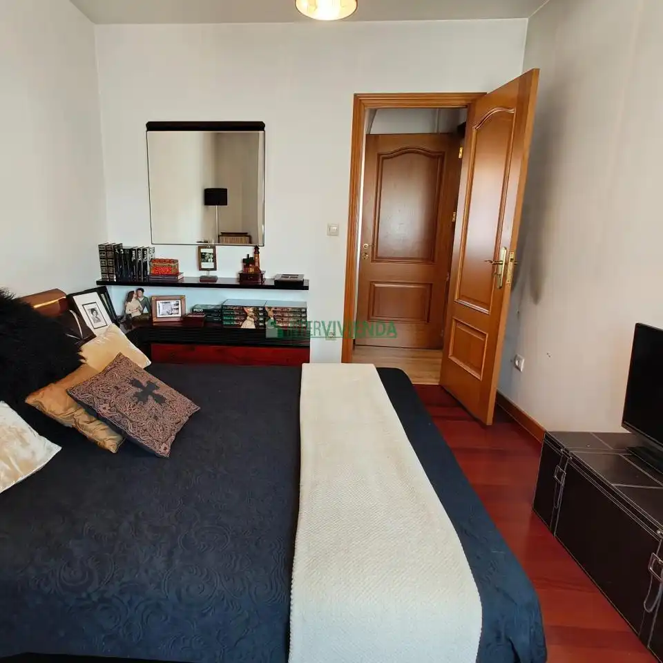 Habitación de Casa adosada en venta en Vigo  con Calefacción, Terraza y Trastero